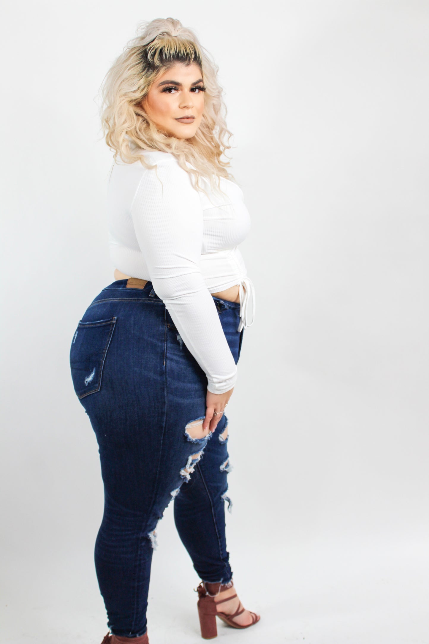 Yarizbeth White Crop Top